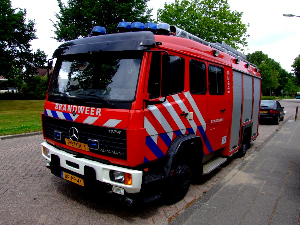 Mercedes 1124 Automatic Brandweer 52441 Wijdemeren