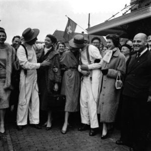 Meisjes van Fath op Alkmaarse Kaasmarkt, Bestanddeelnr 906-7579