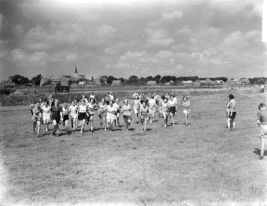 Meisjes rennen, Bestanddeelnr 904-0915