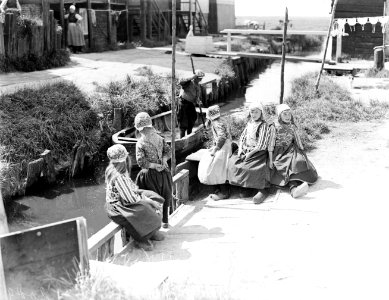 Meisjes in Marken, Bestanddeelnr 252-1431