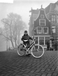 Meisje met fiets, Bestanddeelnr 910-1573