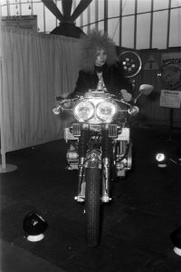 Meisje op motor, Bestanddeelnr 924-3693