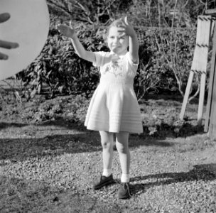 Meisje met grote ballon, Bestanddeelnr 252-0280
