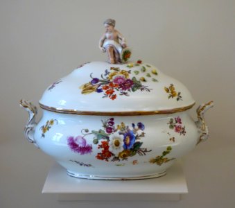 Meissen porcelain, probably 1774-1813 - Museum M - Leuven, Belgium - DSC05557