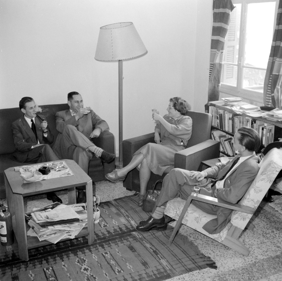 Mejuffrouw Cl Welcker en enkele heren in bespreking, Bestanddeelnr 255-6548