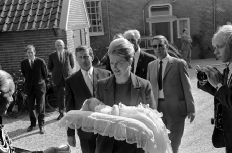 Mej. S.M.J. Ravenhorst draagt Prins Maurits Kerk in, Bestanddeelnr 921-6652