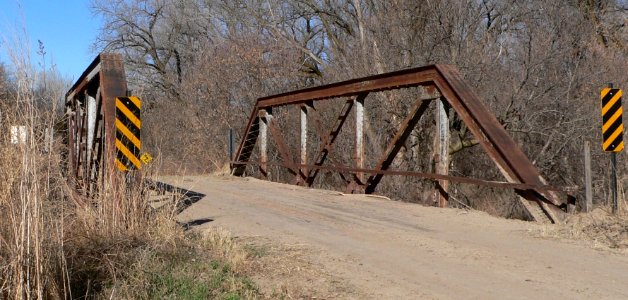 Medicine Creek 735 bridge from SE