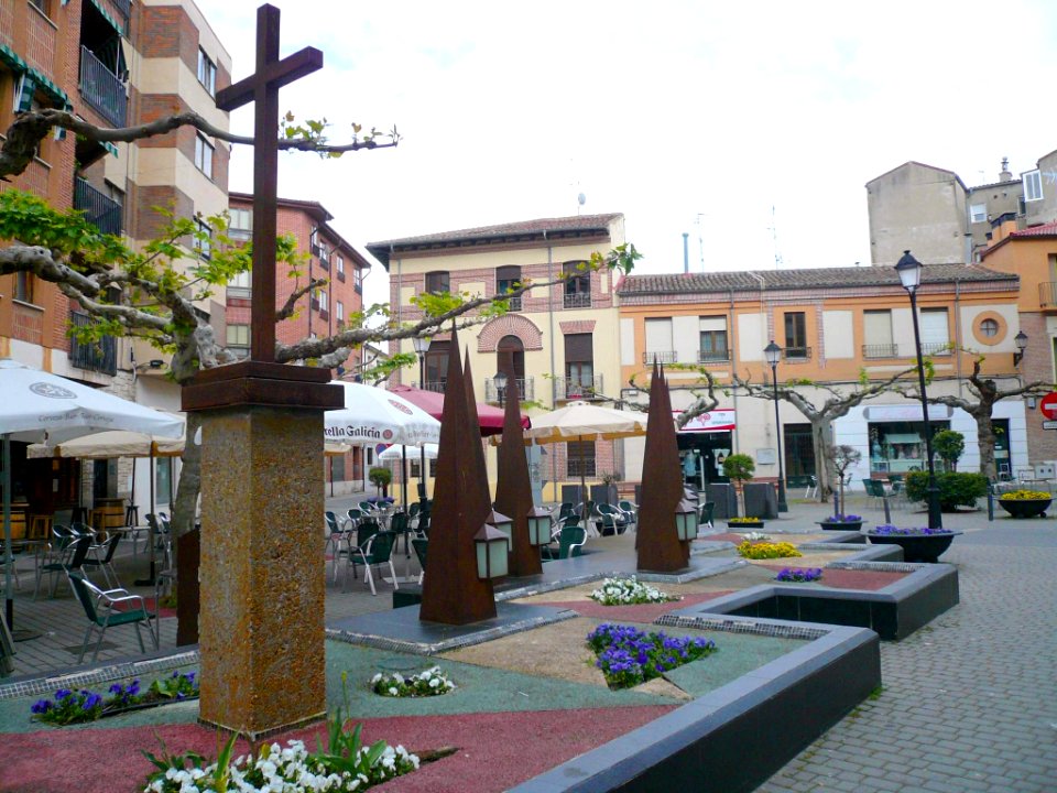 Medina del Campo - Plaza del Pan, Monumento a la Semana Santa Medinense 1