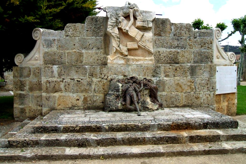 Medina de Rioseco - Monumento a los Héroes de la Batalla de Moclín 02