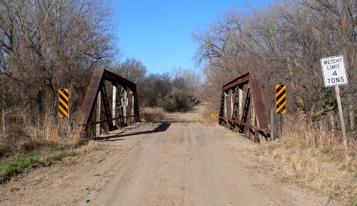 Medicine Creek 735 bridge from E
