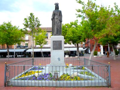 Medina del Campo - Monumento a Isabel la Católica (mojado por la lluvia) 01