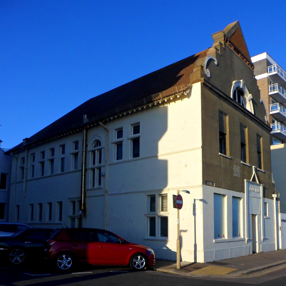 Medina House, Kings Esplanade, Hove (September 2013) (2)