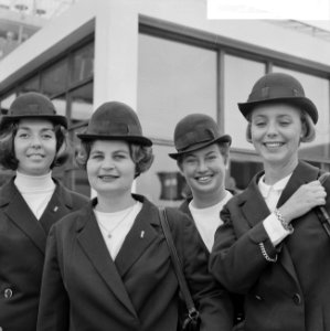 Meisjes, uniformen, Bestanddeelnr 918-3055