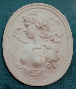 Medusa's head, Johann Peter Melchior, Nymphenburg, c. 1800, biscuit porcelain - Germanisches Nationalmuseum - Nuremberg, Germany - DSC03218