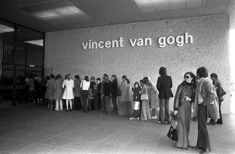 Meer dan 1 miljoen toeristen bezoeken ons land drukte bi Van Goghmuseum, Bestanddeelnr 927-1260