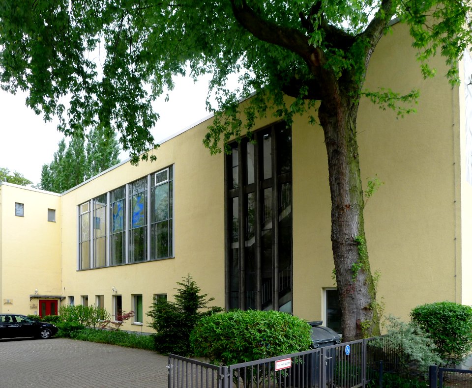 Melanchthonkirche (Berlin-Kreuzberg) Treppenhaus und Saal