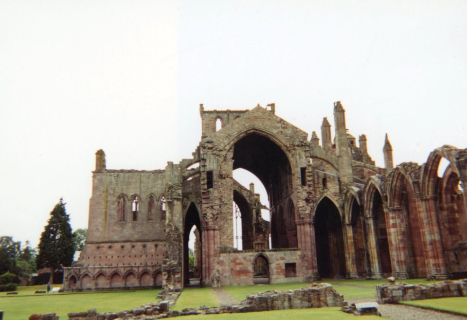 Melrose Abbey 2000-3-Nave