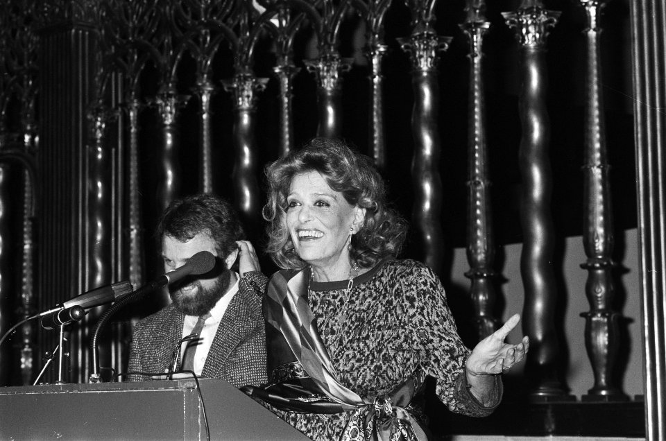 Melina Mercouri tijdens haar toespraak, Bestanddeelnr 933-5216