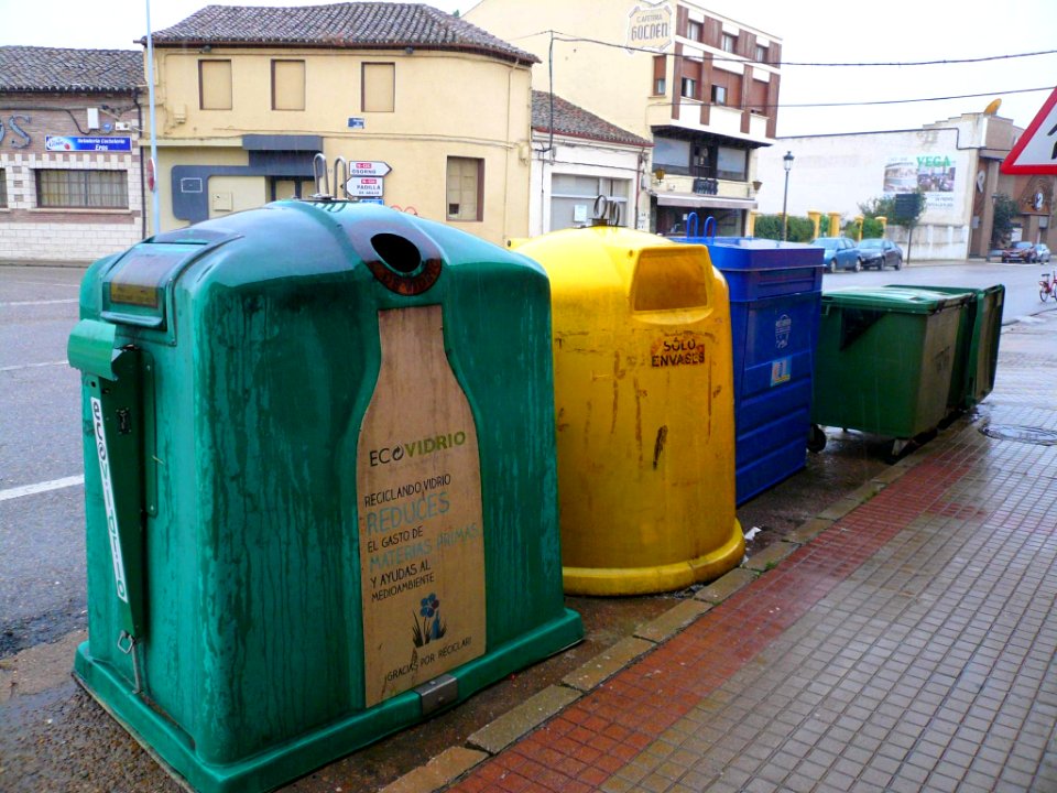 Melgar de Fernamental - Contenedores de reciclaje 2
