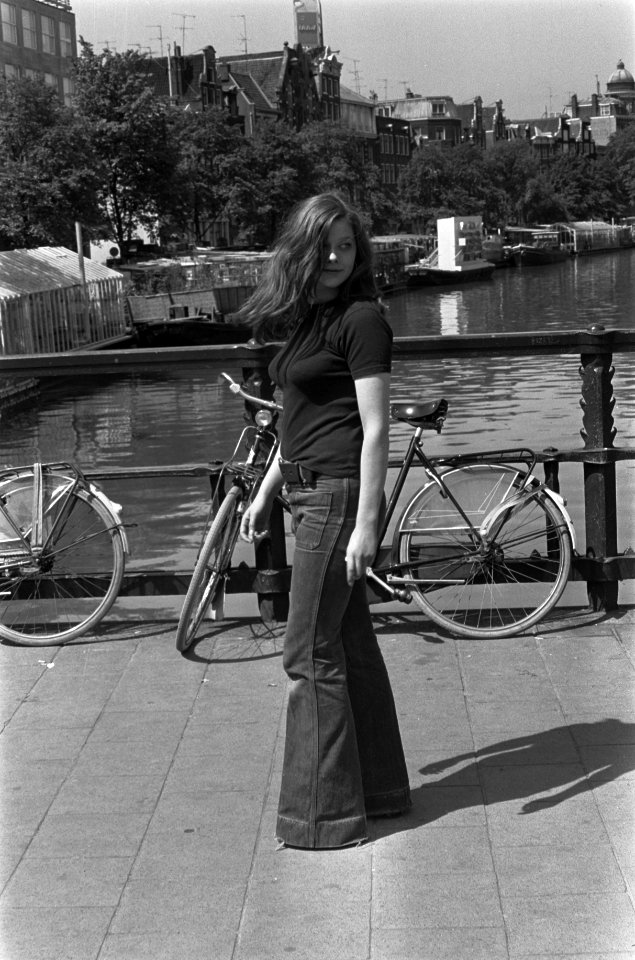 Meisje in spijkerbroek 6 juni 1973, Bestanddeelnr 926-4666