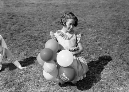 Meisje met ballonnen, Bestanddeelnr 190-1095
