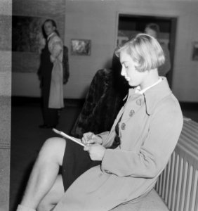 Meisje maakt een schets, Bestanddeelnr 900-8717