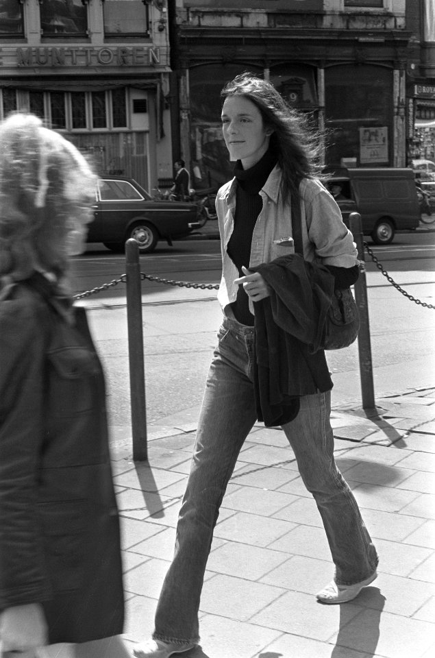 Meisje in spijkerbroek 6 juni 1973, Bestanddeelnr 926-4665