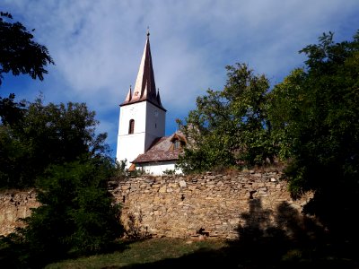 Megyaszói református templom és erődfal photo