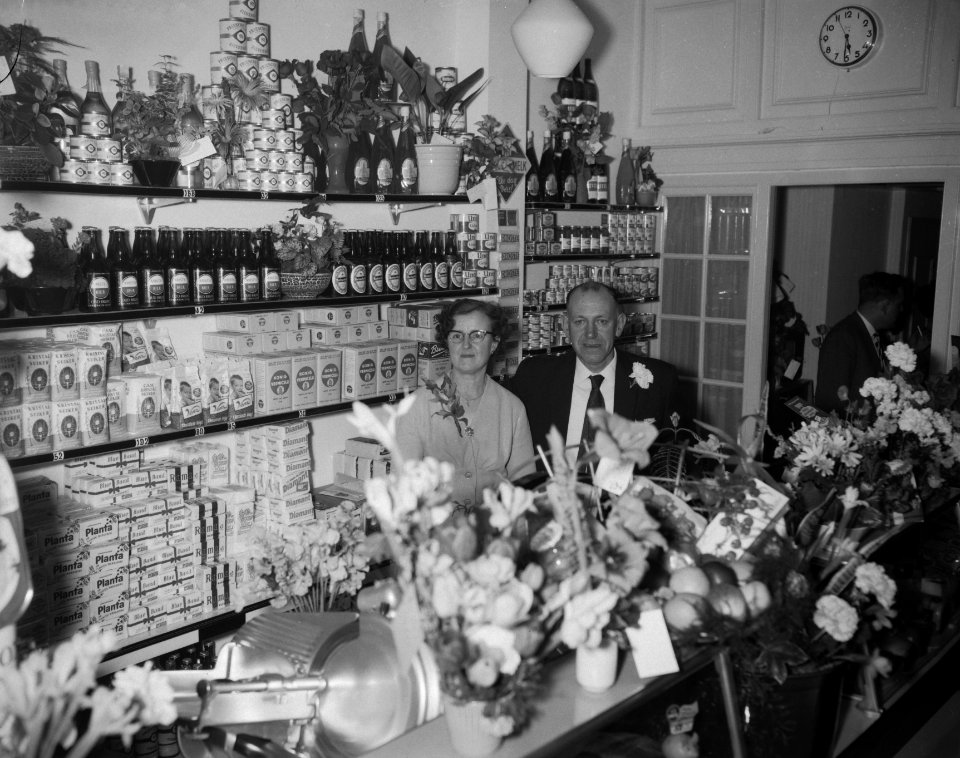 Melkwinkel Van Schieveen heropend, Bestanddeelnr 911-2405
