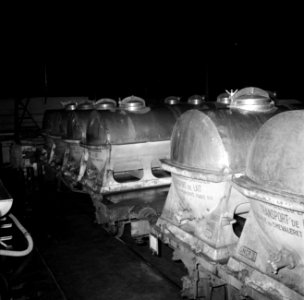 Melkfabriek wagons gevuld met melk bij de melkfabriek, Bestanddeelnr 252-9440