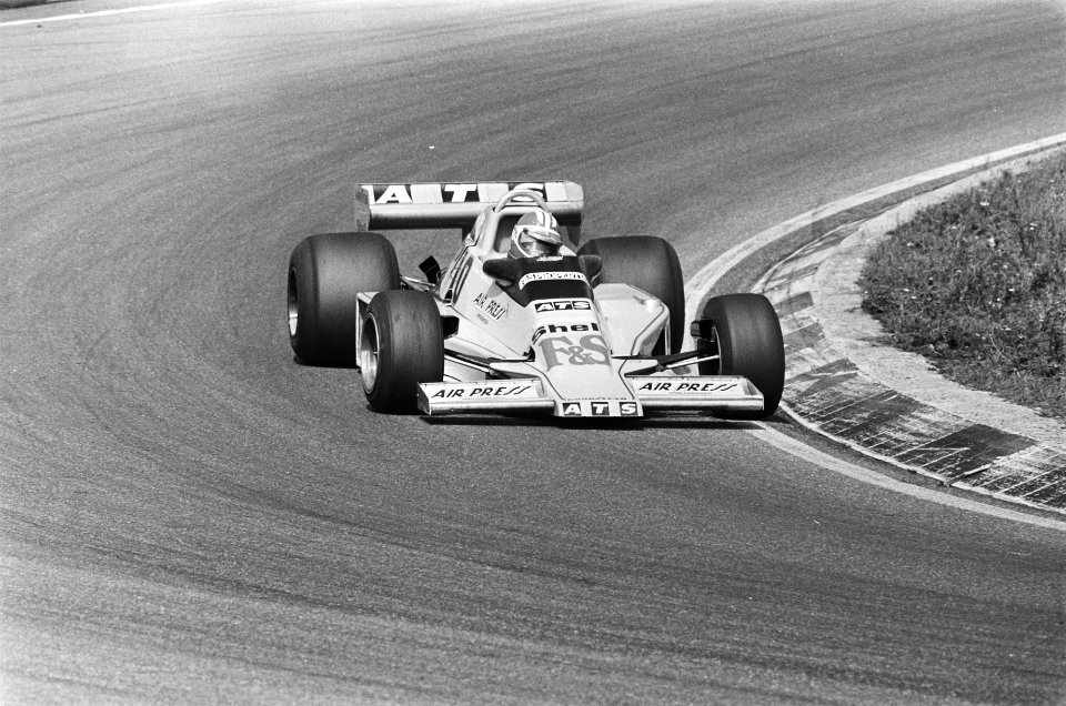 Michael Bleekemolen test ATS-wagen voor Grand Prix op Zandvoort Bleekemolen in , Bestanddeelnr 929-8578