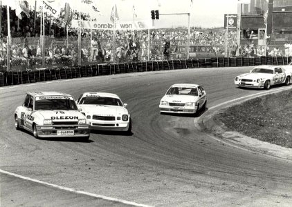 Michael Bleekemolen aan kop voor Henny Hemmes, derde wagen Fred Frankenhout, 22 juli 1984. Aangekocht in 1985 van fotograaf C. de Boer. - Identificatienummer 24311 k 27 A. - Gepubliceerd in , NL-HlmNHA 1478 25900 K 38