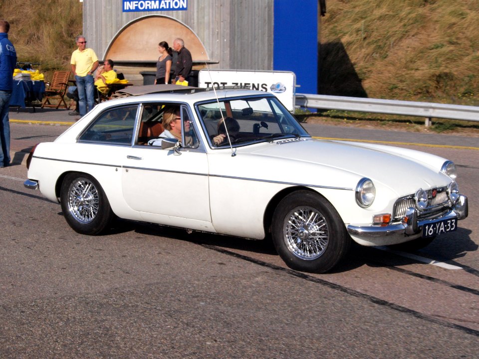 MG BGT dutch licence registration 16-YA-33 pic3