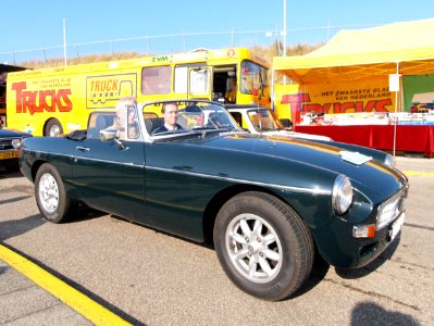 MG B Tourer dutch licence registration 28-HE-42 pic2