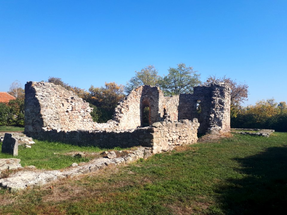 Mezőnyárádi templomrom