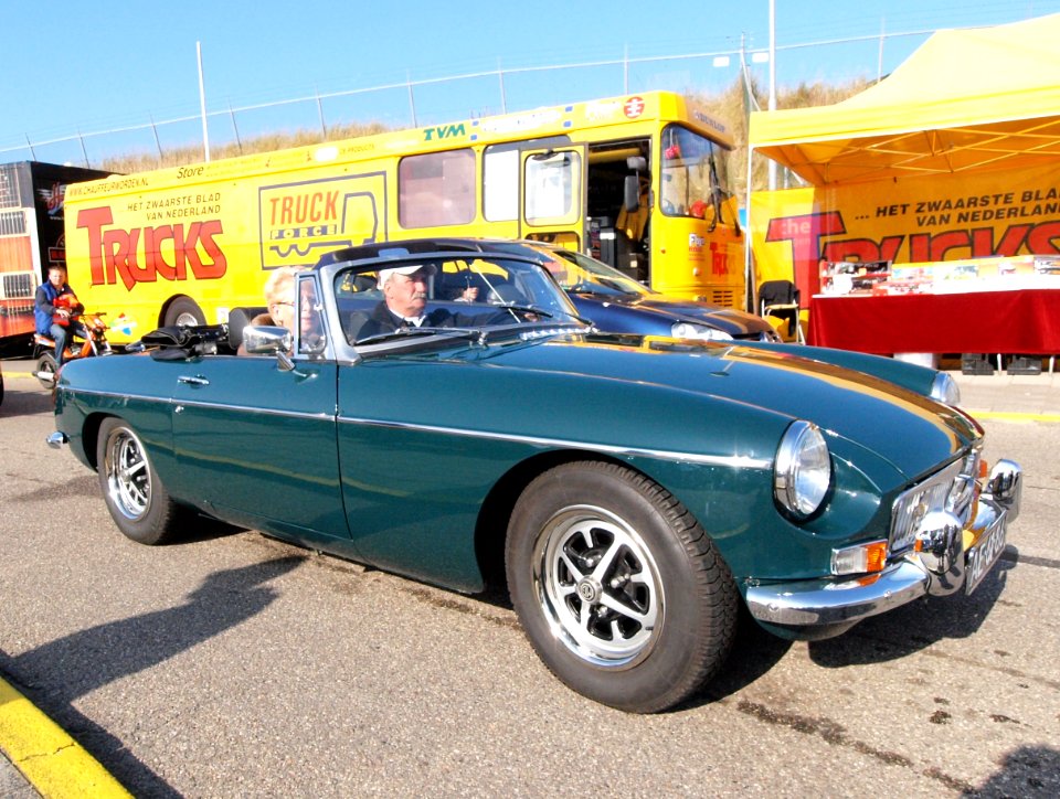 MG B dutch licence registration AE-61-86 pic1