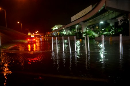 Miami tidal flooding with rain at high tide during king tides 01