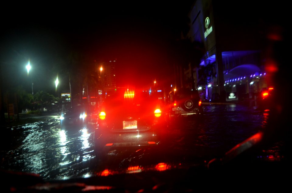 Miami tidal flooding with rain at high tide during king tides 05