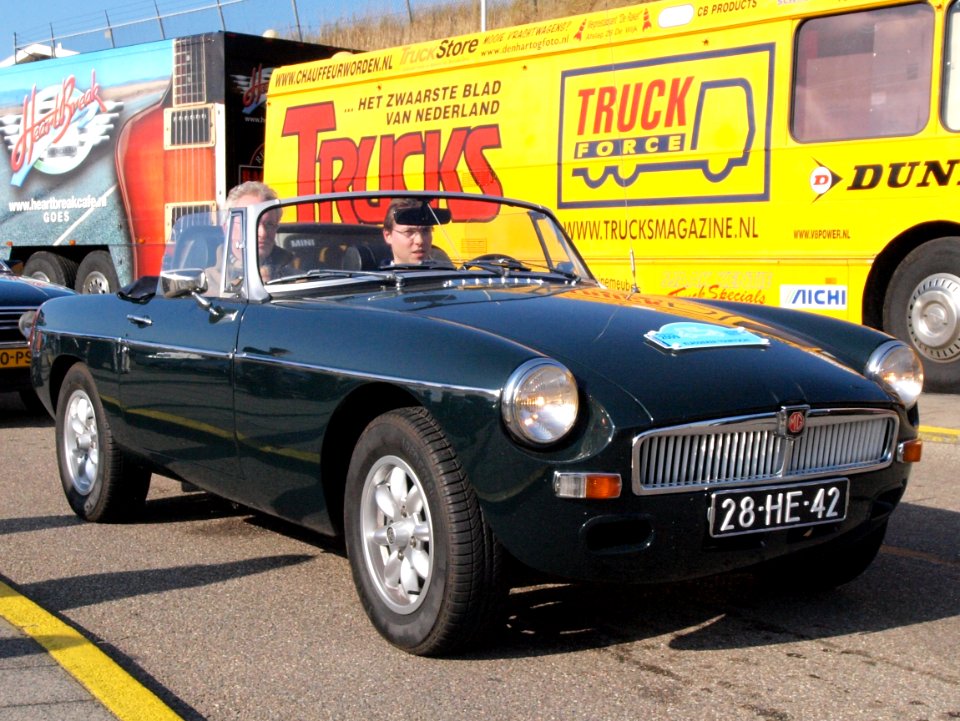 MG B Tourer dutch licence registration 28-HE-42 pic1