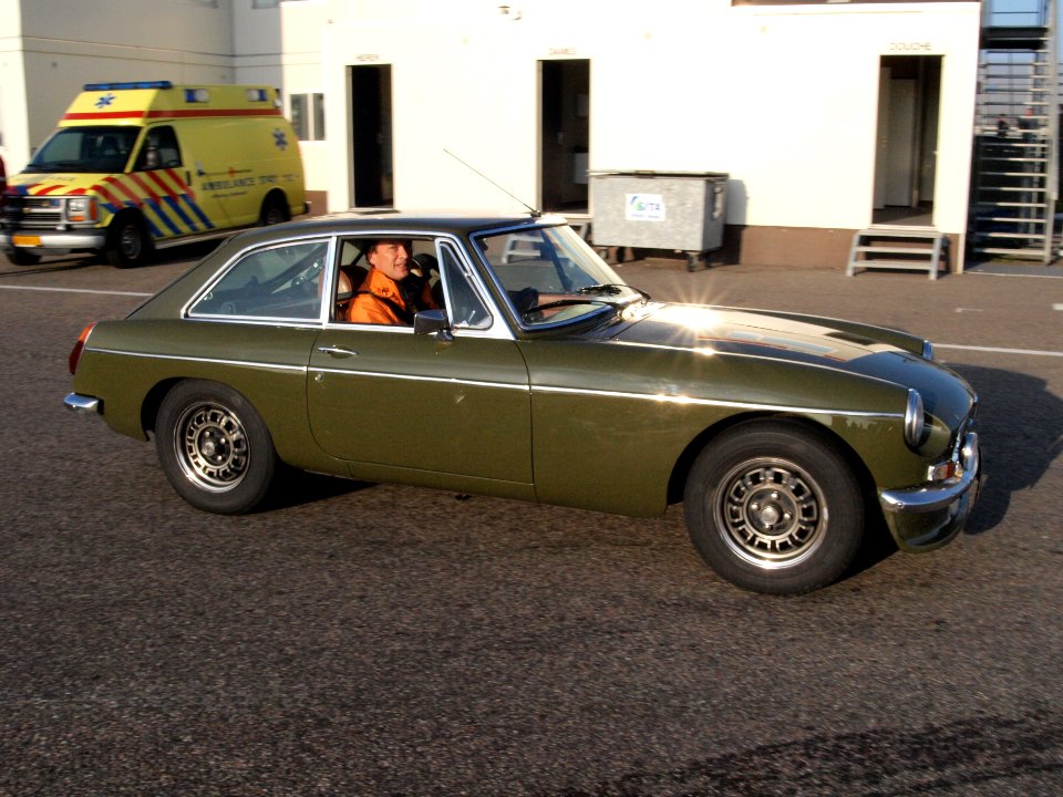 MG B GT V8 dutch licence registration 12-YA-17 pic2