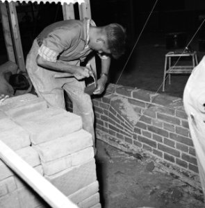 Metsel- en stratenmakerswedstrijd in de Ahoyhal te Rotterdam, Bestanddeelnr 910-4829