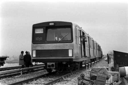 Metrotreinstel rijdt proef in Bijlmer, Bestanddeelnr 926-3718