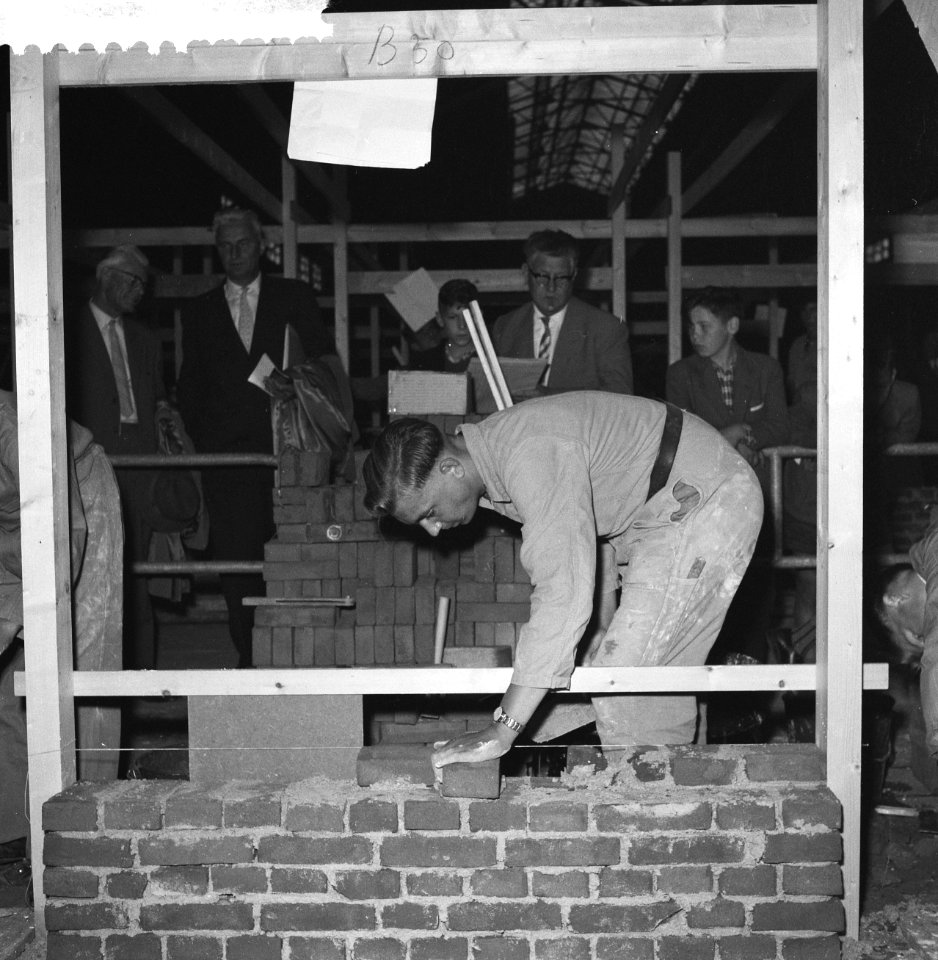 Metsel- en stratenmakerswedstrijd in de Ahoyhal te Rotterdam, Bestanddeelnr 910-4832