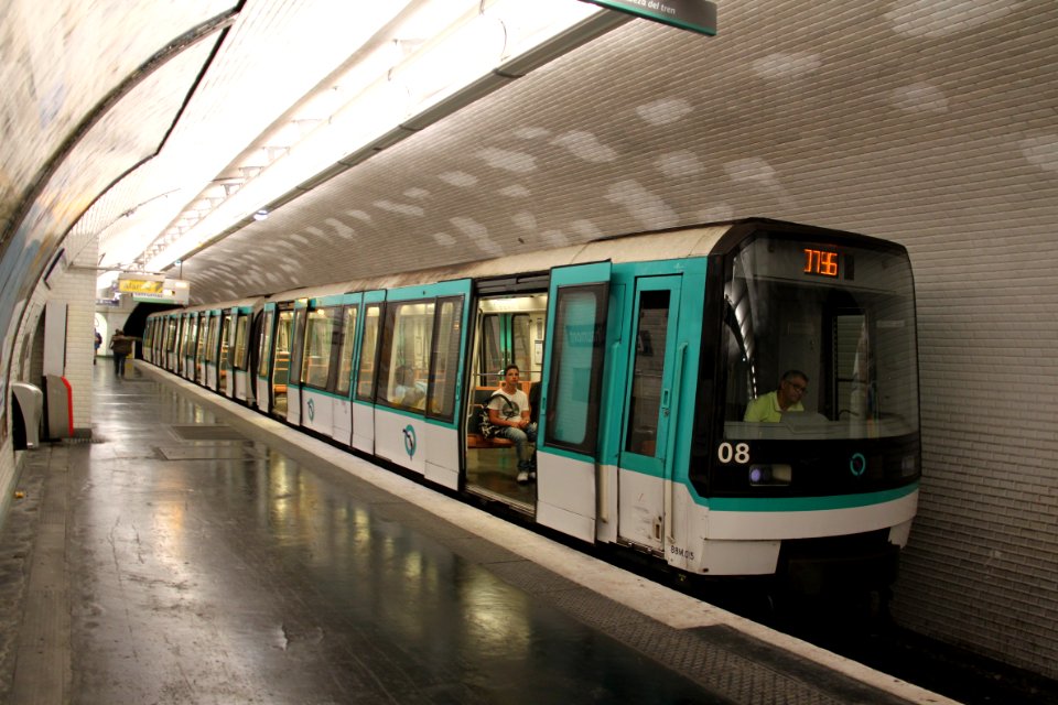 MF 88 Buttes Chaumont metro station