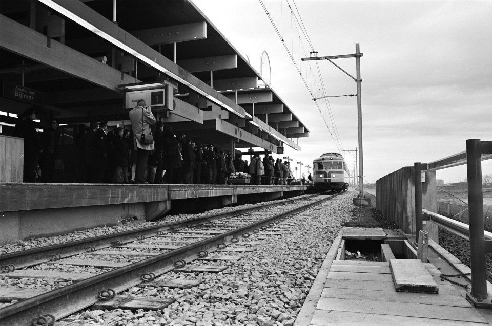 Metro-treinstation Amsterdam Bijlmer geopend, Bestanddeelnr 928-4852