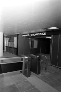 Metrobouw te Rotterdam, station Coolsingel-Stadhuiszijde met op voorgrond tourni, Bestanddeelnr 920-1924