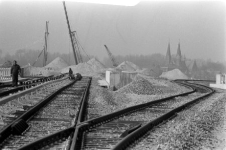 Metrowerkzaamheden in Bijlmermeer, werkzaamheden aan metrospoorweg, Bestanddeelnr 926-3680