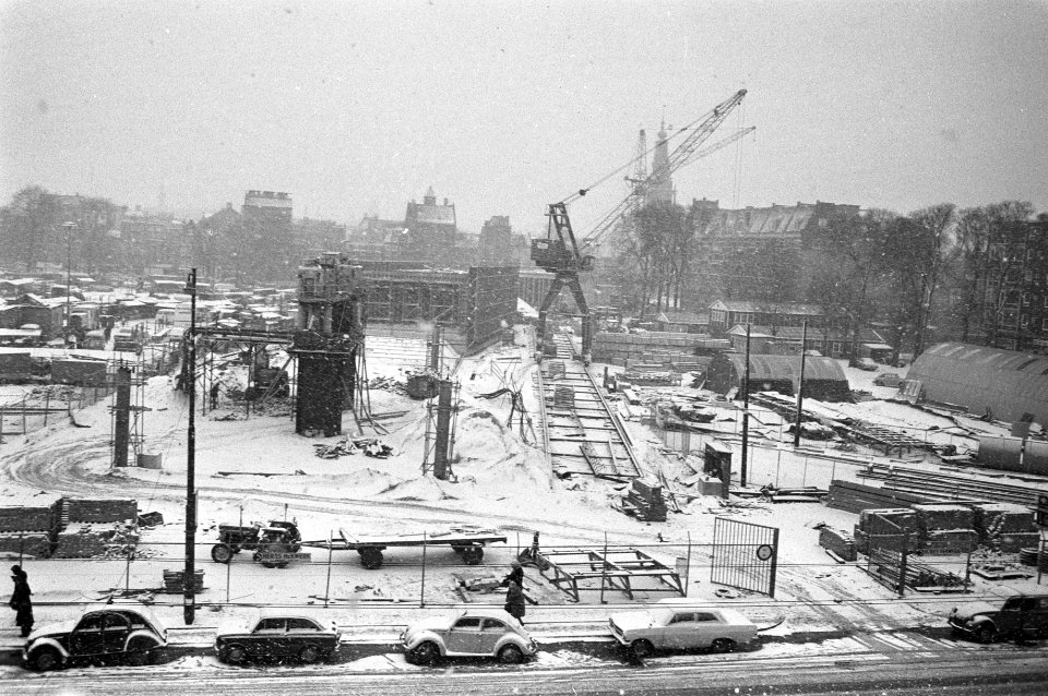 Metrowerkzaamheden op Waterlooplein Amsterdam, eerste caisson is onder de grond,, Bestanddeelnr 925-3500