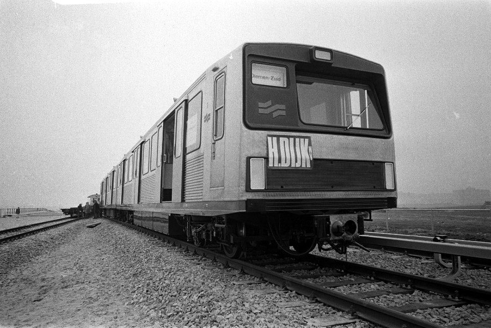 Metrotreinstel rijdt proef in Bijlmer (opdracht), Bestanddeelnr 926-3721