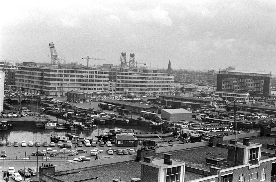 Metrobouw te Rotterdam, stadsgezichten, nummer 24 en 25 met Euromast, Bestanddeelnr 920-1932